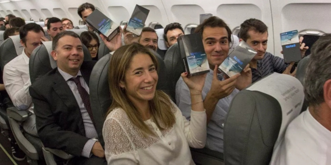 Samsung Spain hands out free Galaxy Note 8 on a domestic flight