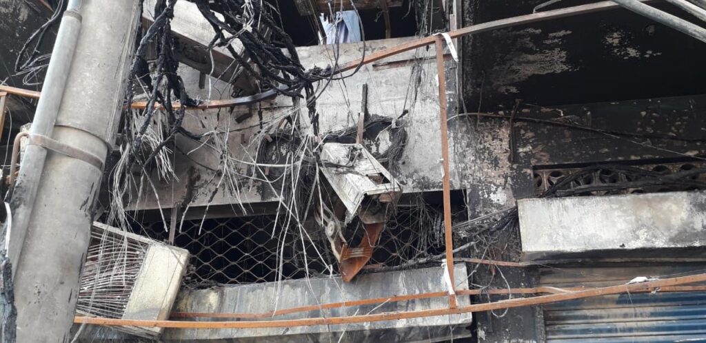 fire at mobile market sukkur